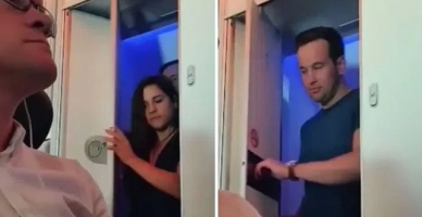Uçak tuvaletinde böyle yakalandılar