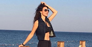 Defne Samyeli bikinisiyle nefes kesti