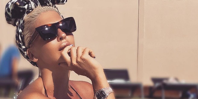 Jelena Karlesua 39 yaşa özel bikinili paylaşım yaptı