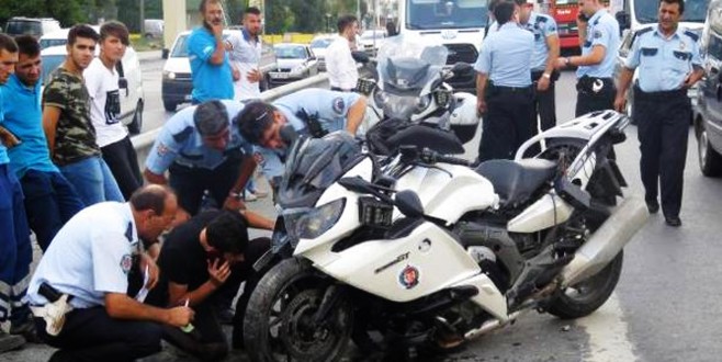Kartal'da trafik polisi kazada yaralandı