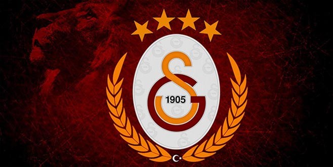 Taraftar kombinelere hücum etti