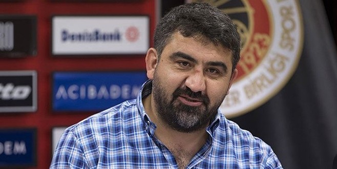Ümit Özat'ın purolu pozu sosyal medyayı salladı