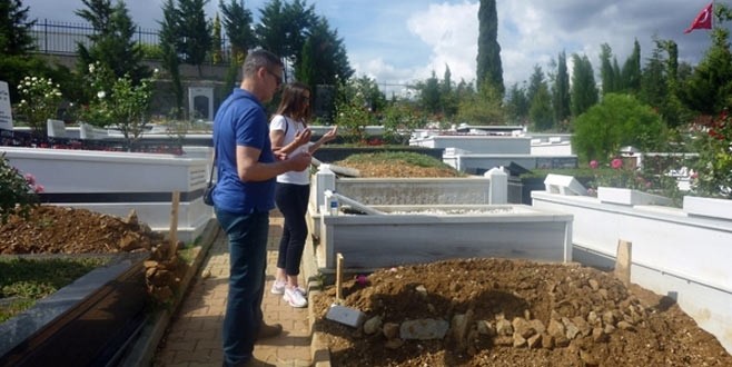 Vatan Şaşmaz'ın mezarına ziyaretçi akını!