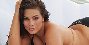Ashley Graham'dan bacak şov!