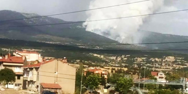 Kütahya'da yangın büyüyor: 7 ev boşaltıldı