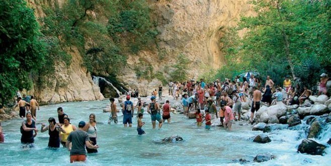 Kuzey Ege'de turist yoğunluğu devam ediyor