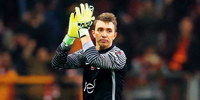 Fernando Muslera Galatasaray defterini kapatıyor!