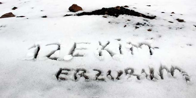 Erzurum'da kar kalınlığı 5 santimetreyi buldu