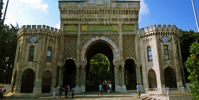 İstanbul Üniversitesi'nde not skandalı