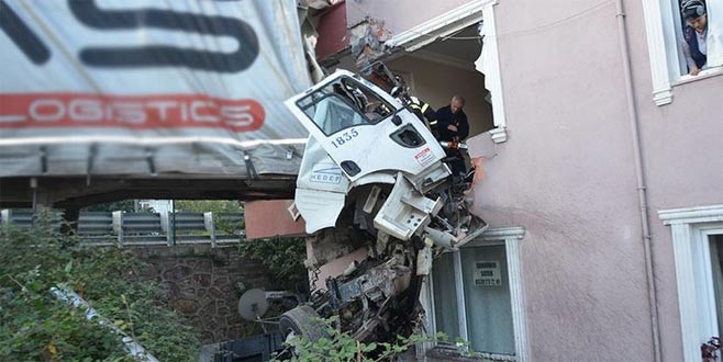Kocaeli'nde korkunç kaza:1 ölü