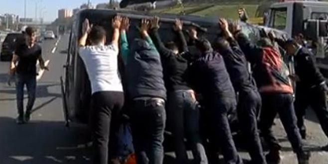 TEM'de araç takla attı! Trafik durdu