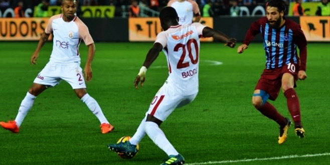 Trabzonspor-Galatasaray maçında 3 gol 3 kırmızı kart
