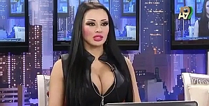 Yasemin Kiriş'in dekoltesi dünyanın dilinde