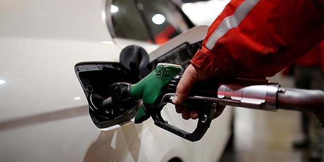 Akaryakıta indirim bekleyenlere zam şoku!