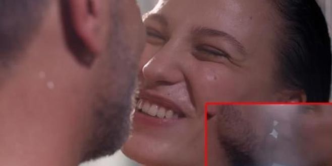 Çi'ye damga vuran öpüşme sahnesi