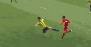 Onur Mert hakemliği bıraktı!