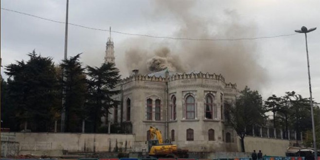 İstanbul Üniversitesi'nde korkutan yangın