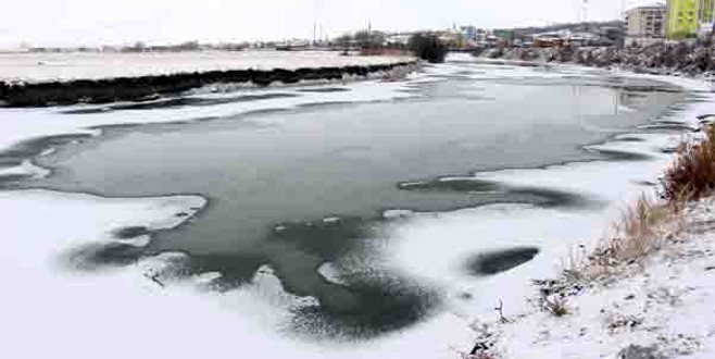 Kura Nehri dondu