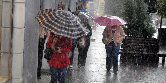 Meteoroloji'den İstanbul'a sağanak yağış uyarısı