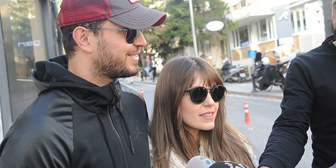 Murat Boz Aslı Enver'in elini bırakmadı