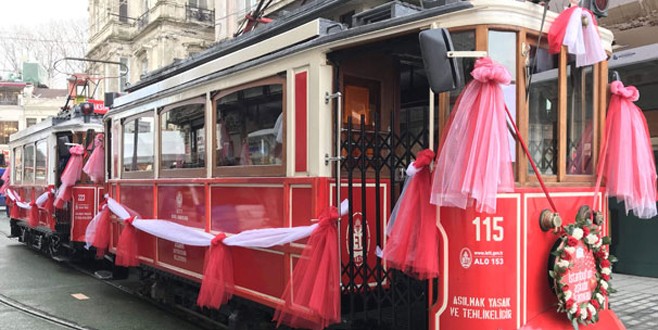 Nostaljik tramvay yeniden İstiklal'de