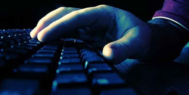Öğretmenin bilgisayarından çocuk pornosu videoları çıktı!