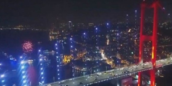 15 Temmuz Şehitler Köprüsü'nde yılbaşı coşkusu