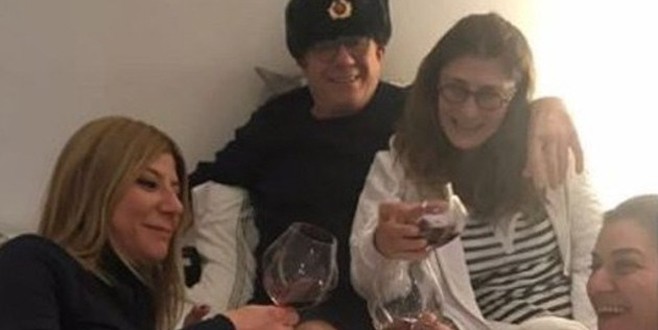 Ertuğrul Özkök ayağını kırdı