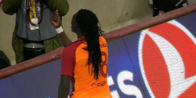 Gomis'ten ‘Para' göndermesi