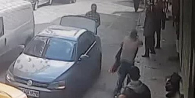 Güngören'de bir baba çocuğunun boynuna bıçak dayadı