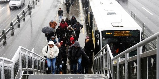 İstanbul trafiğinde kar çilesi!
