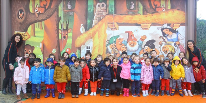Çocuklar Kartal Masal Müzesi'ne akın ediyor