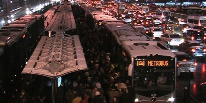 İstanbul'da metrobüs kazası: 22 yaralı