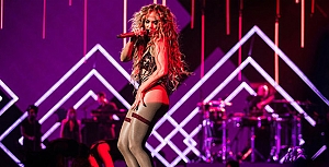 Jennifer Lopez 8 kıyafet değiştirdi