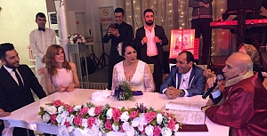 Wilma Elles ve eşi nikah şahidi oldu