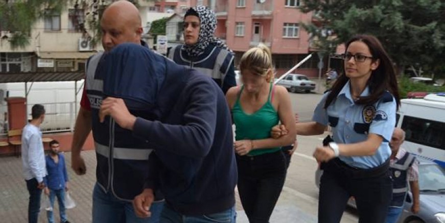 Adana'da pitbullu fuhuş çetesi çökertildi!