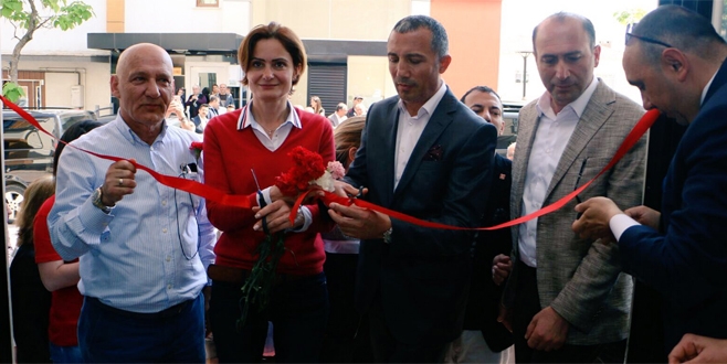 Canan Kaftancıoğlu Kartal'da seçim merkezi açtı
