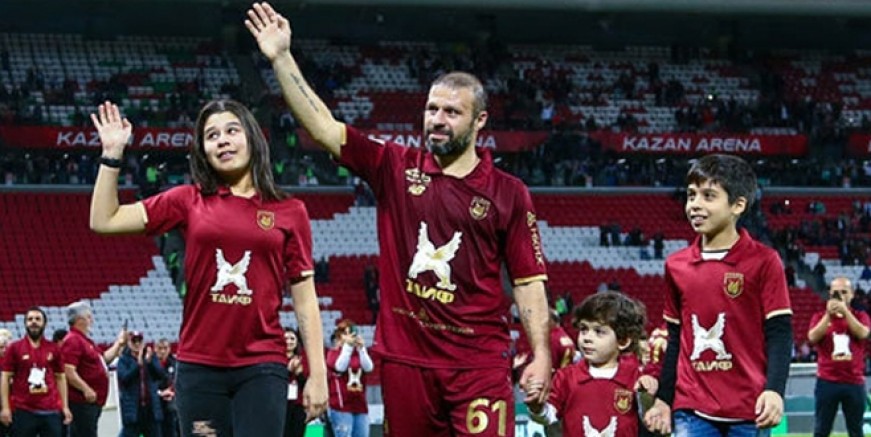 Gökdeniz Karadeniz'e liyakat nişanı