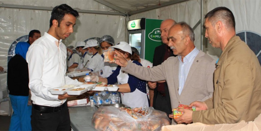 Kartal'da iftar sofralarına yoğun ilgi