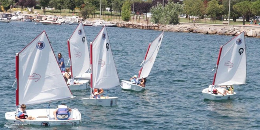Kartallı çocuklara ücretsiz yelken kursu