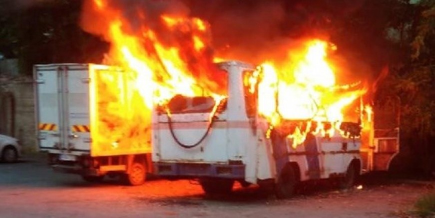 Maltepe'de yolcu otobüsü alev alev yandı
