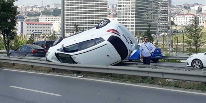 Sınava giden öğretmenler kaza yaptı