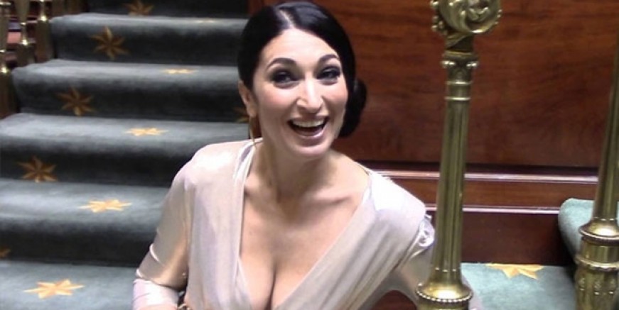 Zuhal Demir bu kez de Türkçe'ye kafayı taktı!