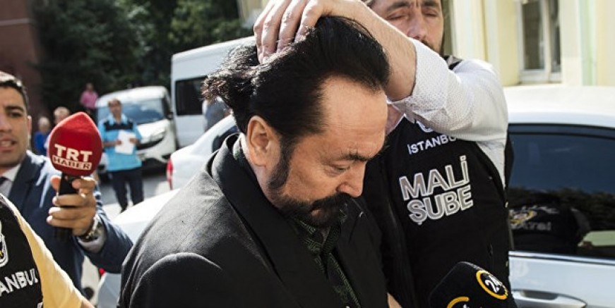 Adnan Oktar'ın elinde çok büyük bir arşiv var!