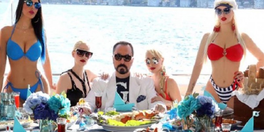 Adnan Oktar ve kedicikleri gözaltına alındı