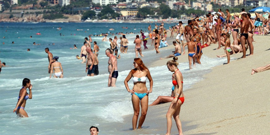 Antalya'ya Ekim'de bile turist yağdı!