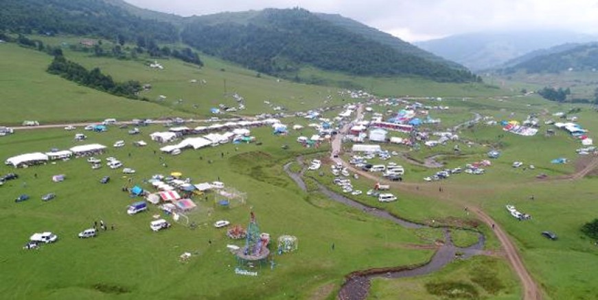 Karadeniz'de sıcaktan bunalan yaylaya koştu