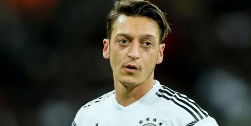 Mesut Özil'e bir ayıp da Vodafone'dan