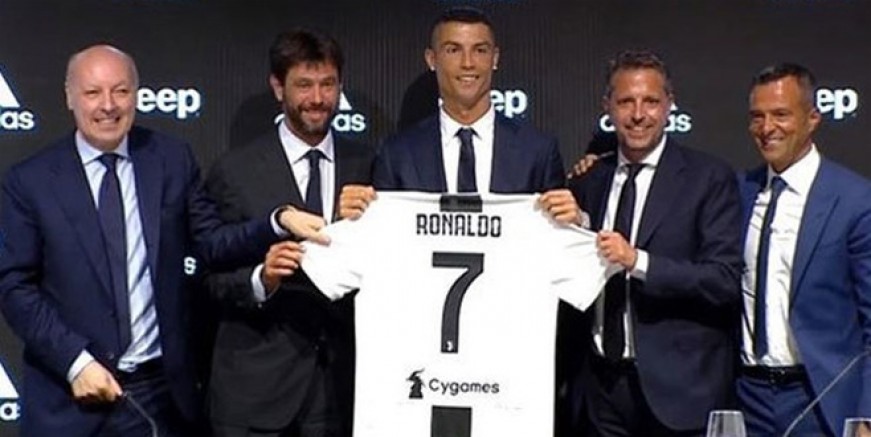 Ronaldo Juventus'a imzayı attı