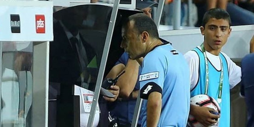 Cüneyt Çakır VAR'a kafa tuttu
